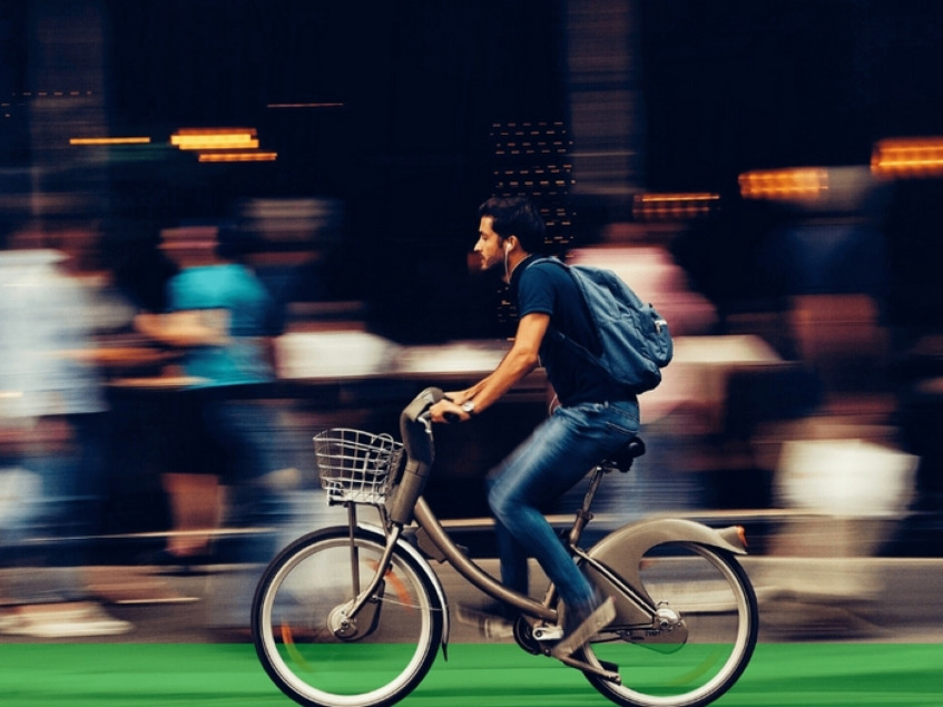 Hvor mange kilometer kan jeg cykle med mit elcykelbatteri?