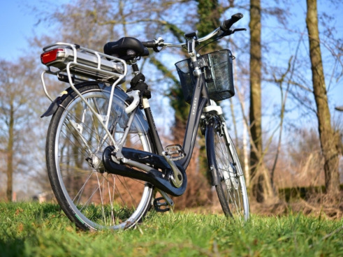 Hvor bæredygtig er en elcykel, og hvad er fordelene ved at køre på en elcykel?